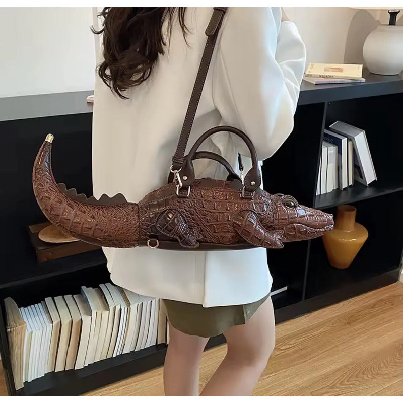 Bolso Cafe Con Forma Y Textura Cocodrilo O Caiman Chocolate Cocodrilo Dorado Café
